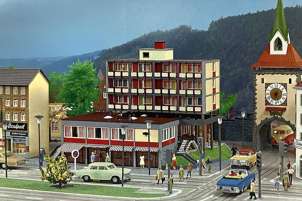 Faller H0 (1:87) 109928 - B-928 Modernes Bankgebäude | Modellbahn | Modelleisenbahn