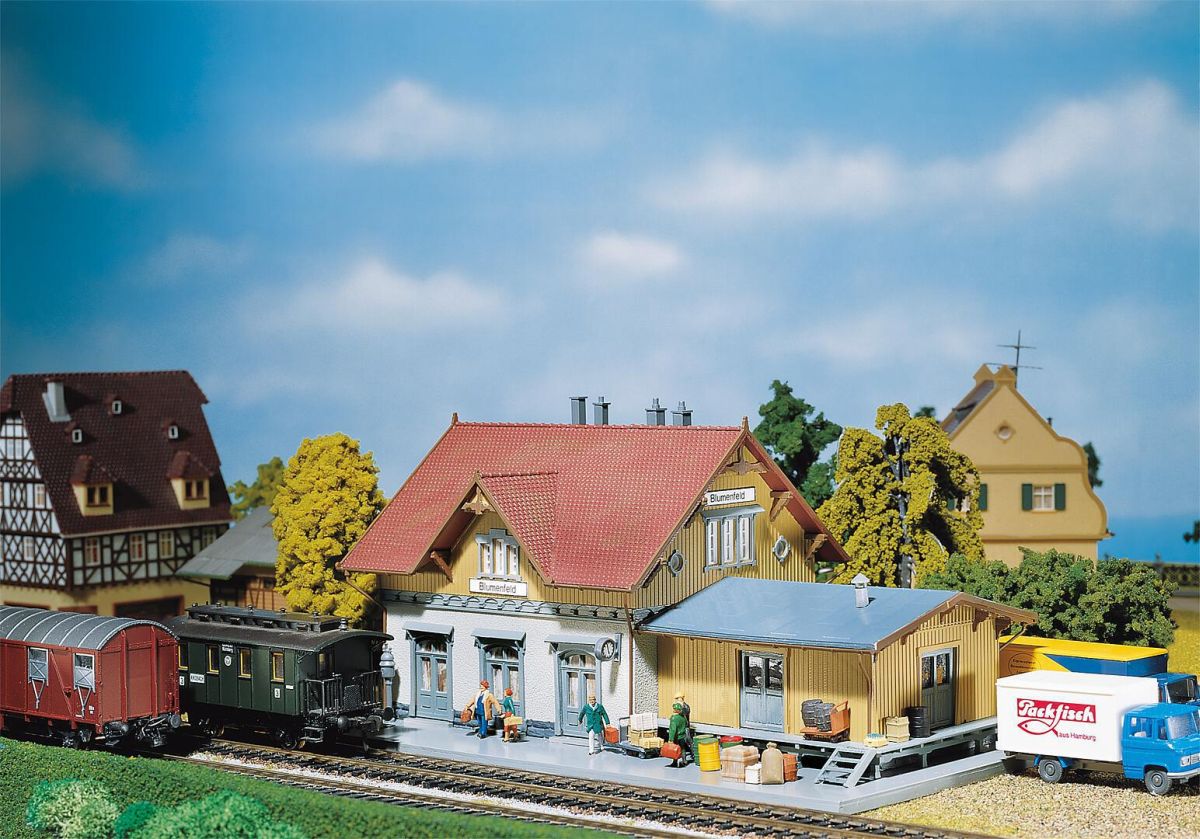 Faller H0 (1:87) 110097 - Kleinstation Blumenfeld | Modellbahn | Modelleisenbahn