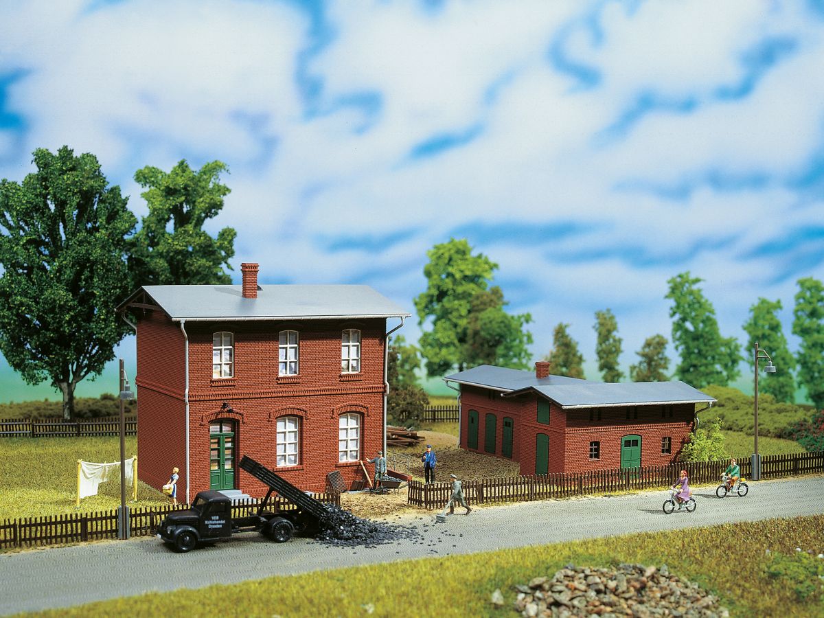 Auhagen H0 (1:87) 11389 - Lokleitung mit Schuppen | Modellbahn | Modelleisenbahn