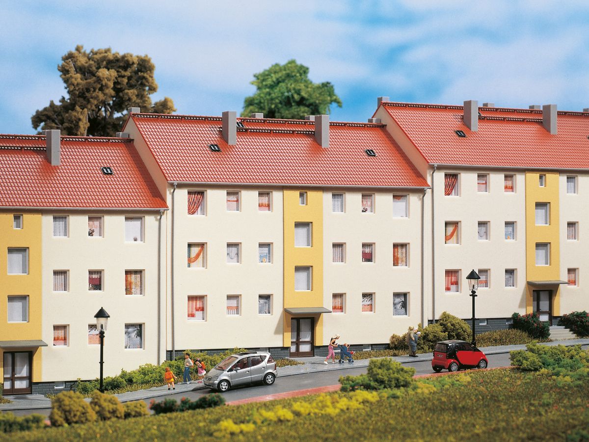 Auhagen H0 (1:87) 11402 - Mehrfamilienhaus Modellbahn