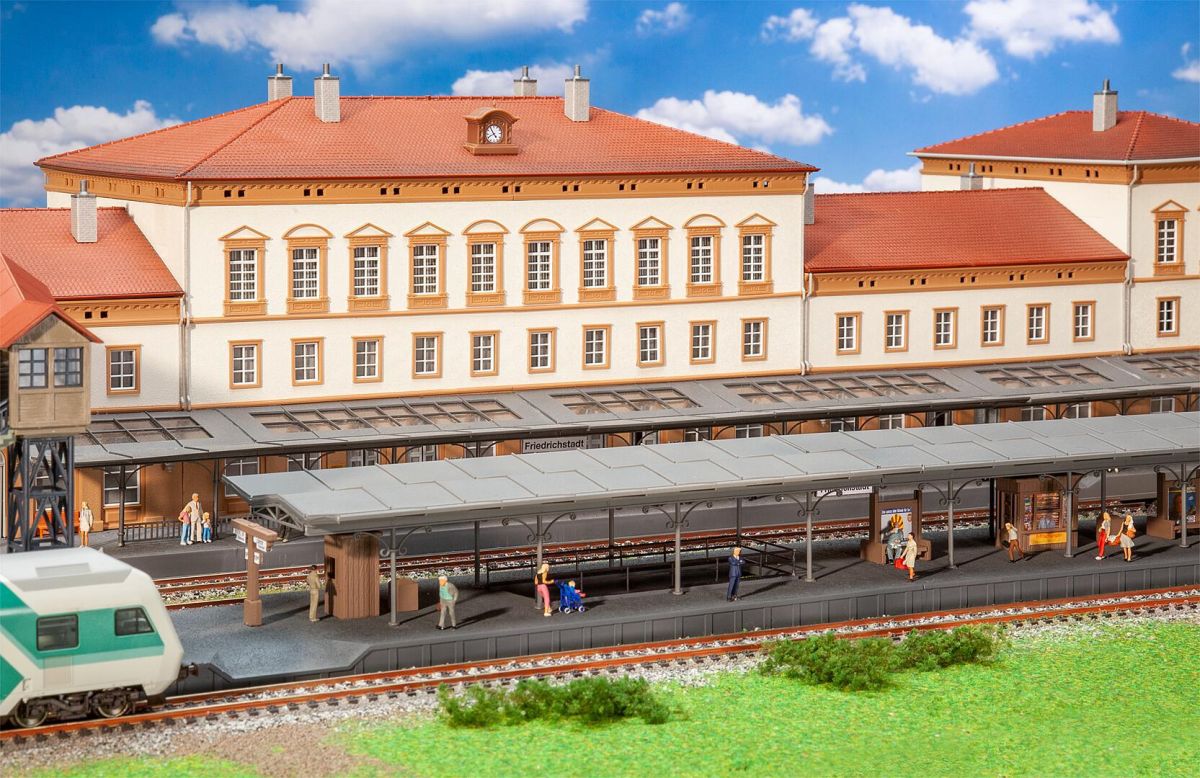 Faller H0 (1:87) 120105 - Bahnsteig Friedrichstadt | Modellbahn | Modelleisenbahn
