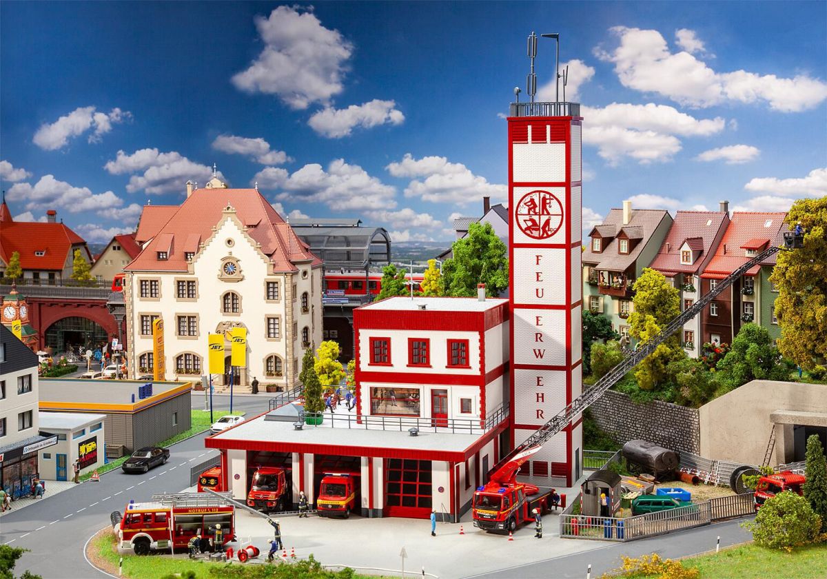 Faller H0 (1:87) 130159 - Moderne Feuerwache | Modellbahn | Modelleisenbahn