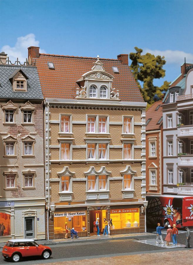 Faller H0 (1:87) 130448 - Stadthaus Allianz + Tee & Gewürze | Modellbahn | Modelleisenbahn
