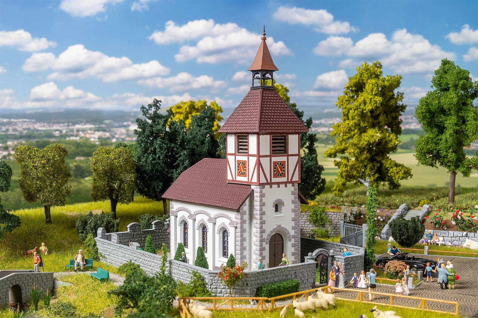 Faller H0 (1:87) 130679 - Dorfkirche mit Kirchhof | Modellbahn | Modelleisenbahn