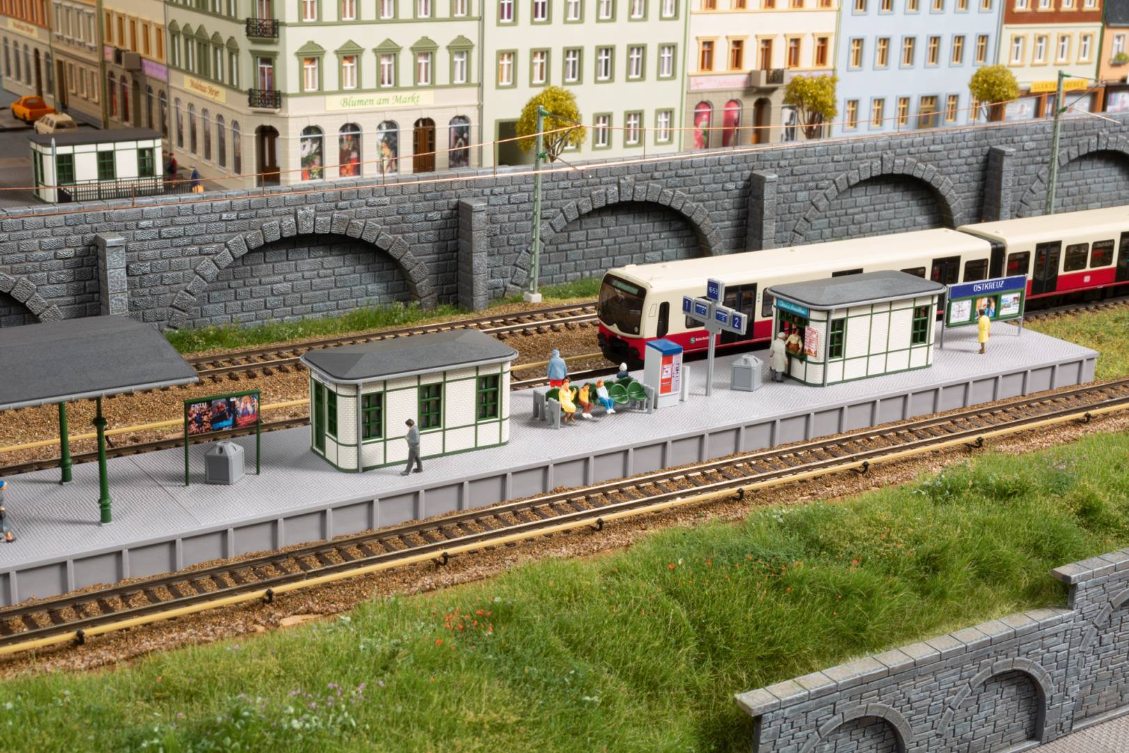 Auhagen TT 13356 - S-Bahn Bahnsteigausstattung | Modellbahn | Modelleisenbahn