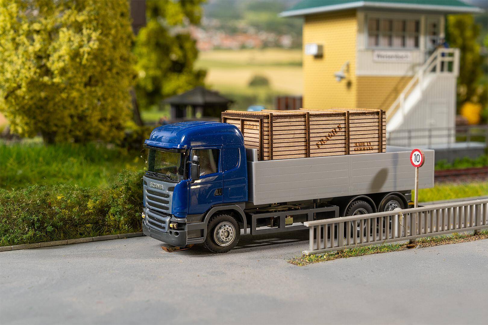 Faller H0 (1:87) 161325 - Car System Digital LKW Scania R 13 HL Pritsche mit Holzkiste (HERPA) | Modellbahn | Modelleisenbahn