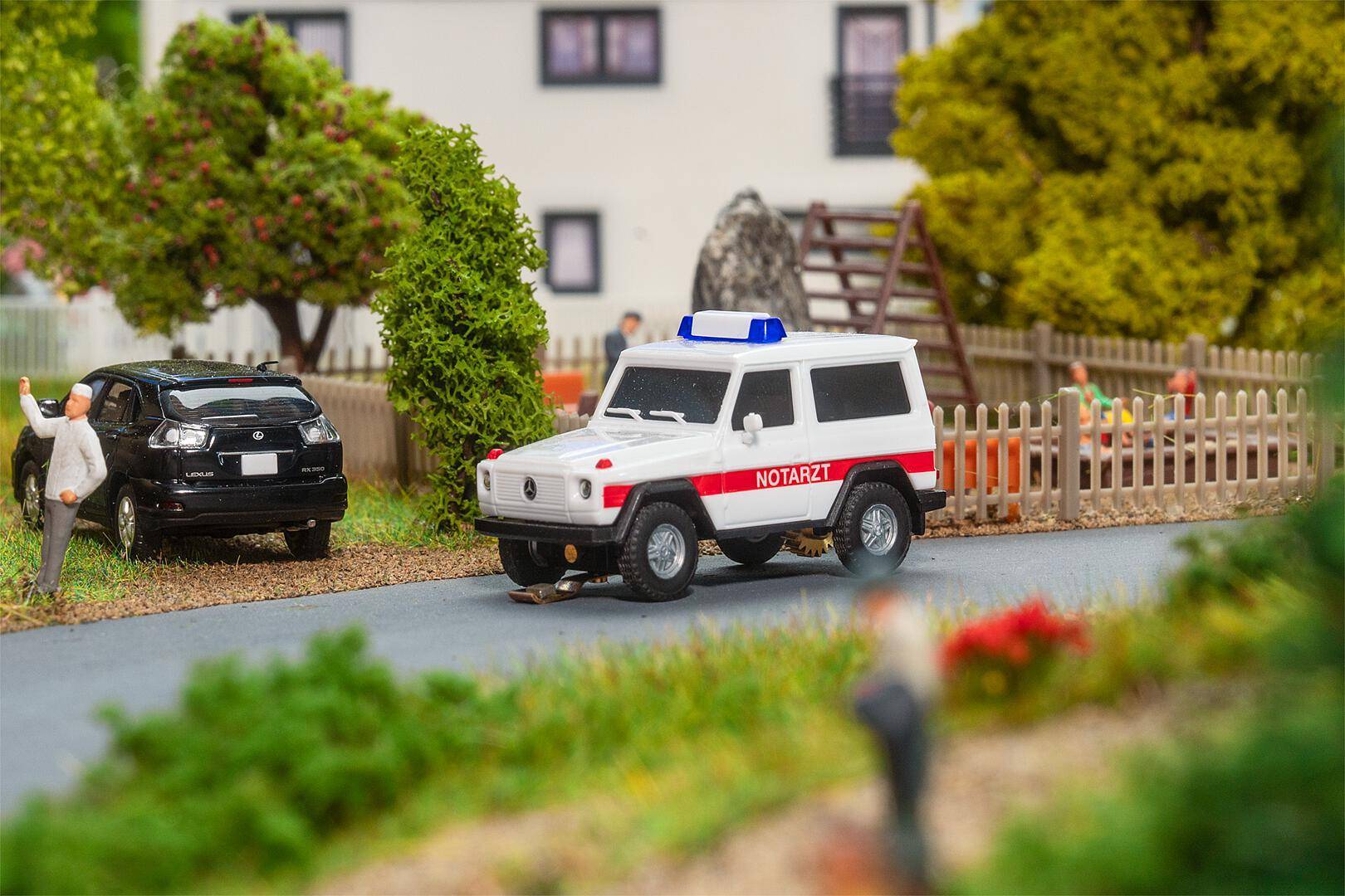 Faller H0 (1:87) 161448 - SUV MB G-Klasse Notarzt (HERPA) | Modellbahn | Modelleisenbahn