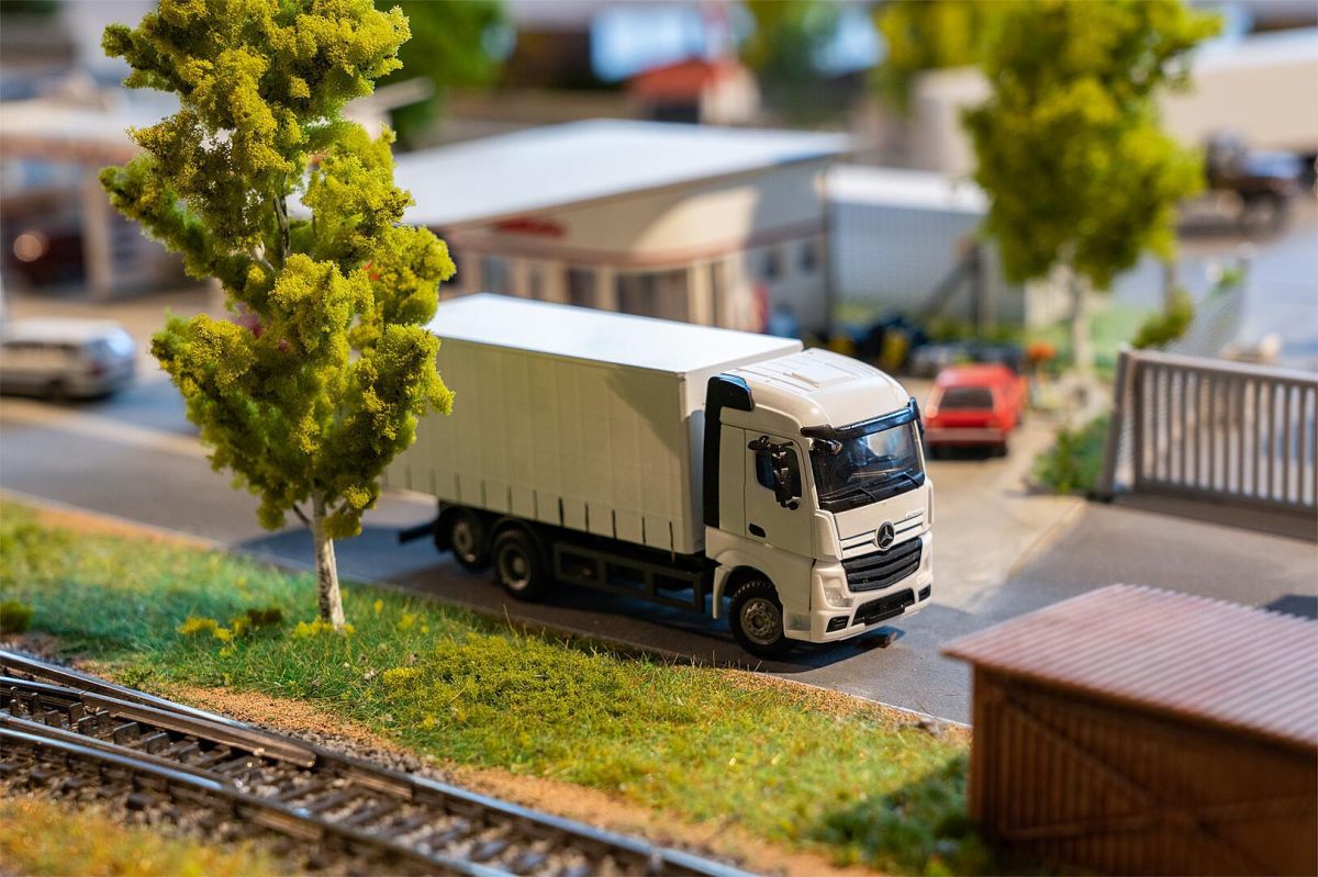 Faller H0 (1:87) 161486 - LKW MB Actros StreamSpace (HERPA) | Modellbahn | Modelleisenbahn