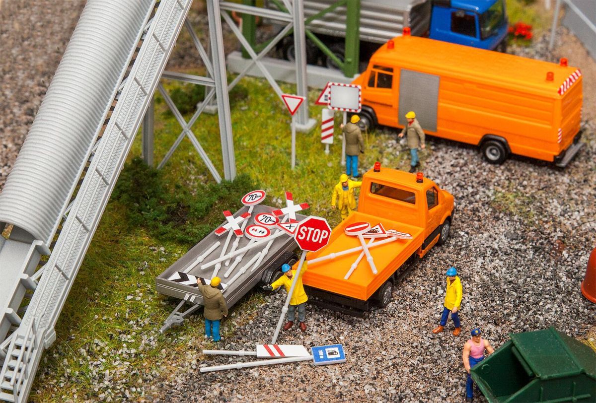 Faller H0 (1:87) 180534 - Verkehrsschilder-Set | Modellbahn | Modelleisenbahn