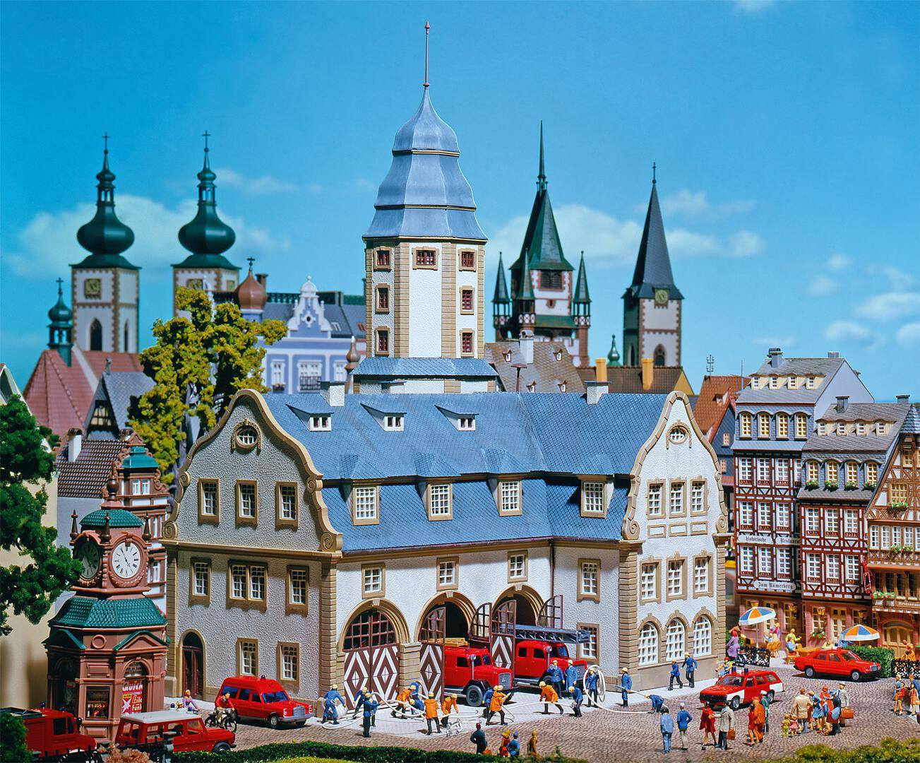 Faller H0 (1:87) 191835 - Rathaus mit Feuerwache | Modellbahn | Modelleisenbahn