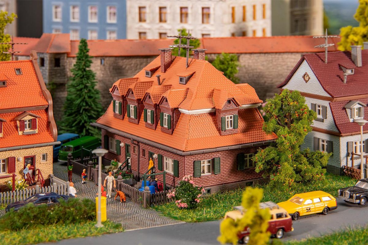 Faller N 232163 - Siedlungshaus Gartenstadt | Modellbahn | Modelleisenbahn