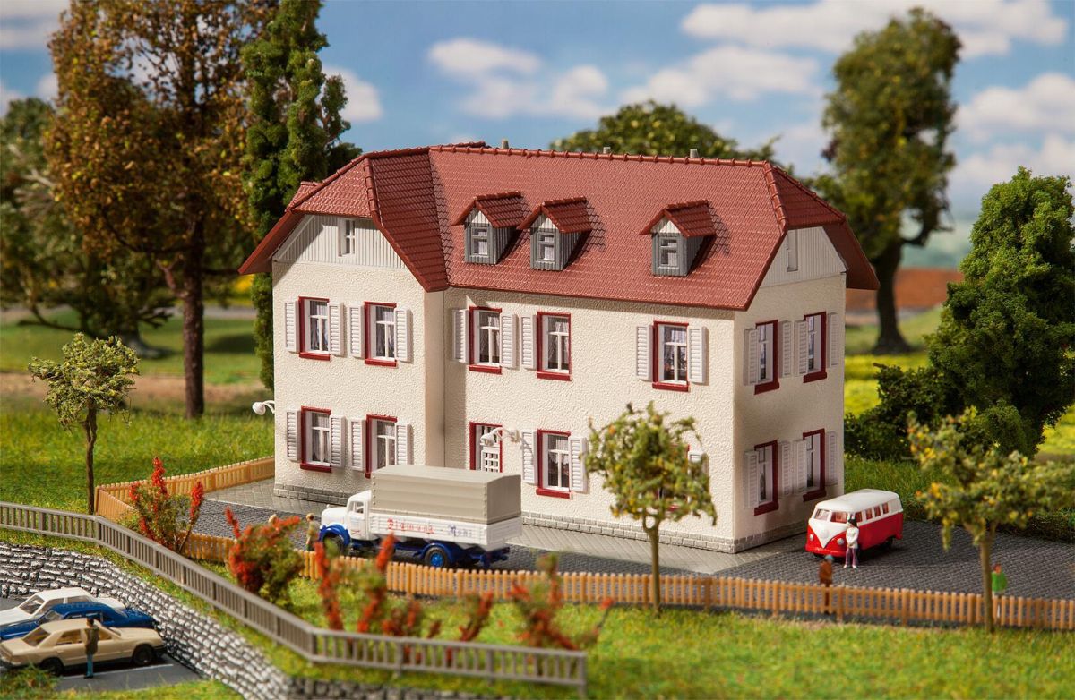 Faller N 232216 - Zweistöckiges Winkelhaus | Modellbahn | Modelleisenbahn