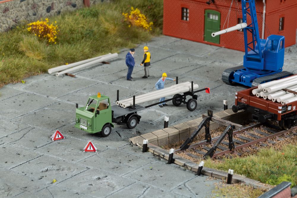Auhagen H0 (1:87) 41677 - Multicar M22 mit Nachläufer | Modellbahn | Modelleisenbahn