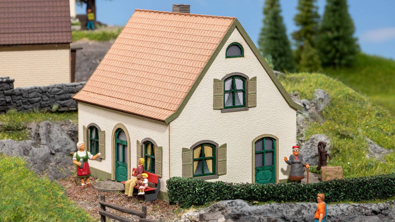 Noch H0 (1:87) 66608 - Einfamilienhaus | Modellbahn | Modelleisenbahn