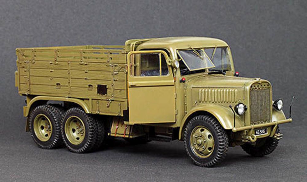 Plus model 342 - Praga RV in 1:35 | Modellbau