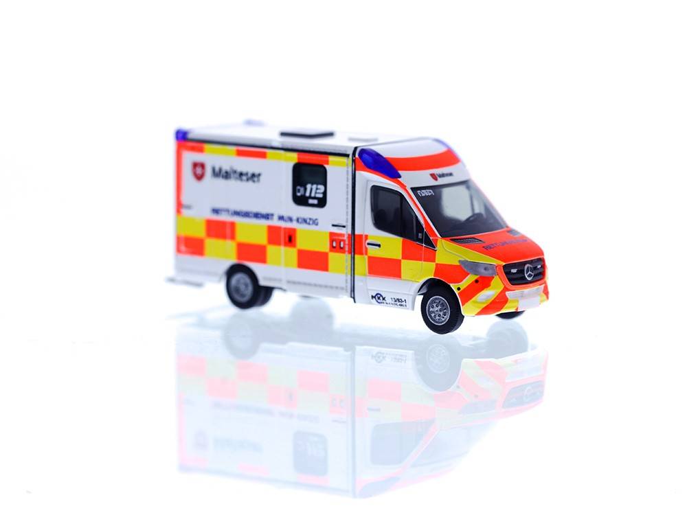 Rietze H0 (1:87) 76125 - System Strobel RTW ́18 Rettungsdienst Main-Kinzig, 1:87 | Modellbahn | Modelleisenbahn