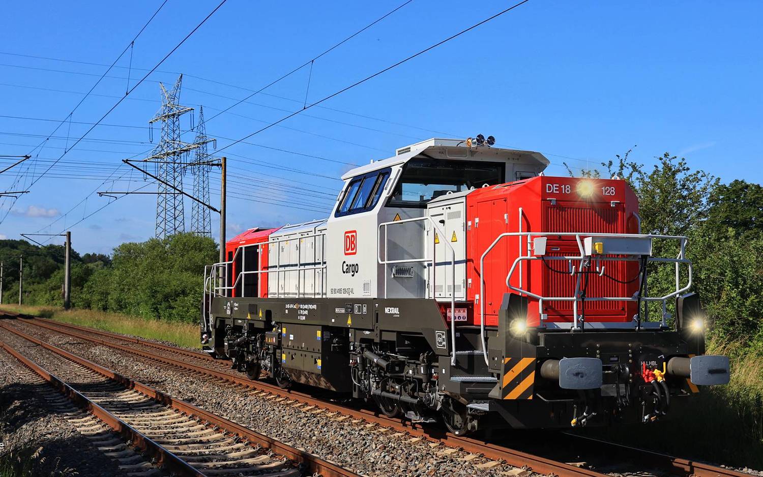Rivarossi H0 (1:87) HR2989 - DB Cargo, dieselelektrische Lokomotive Vossloh DE 18, rot/graue Farbgebung, Ep. VI | Modellbahn | Modelleisenbahn