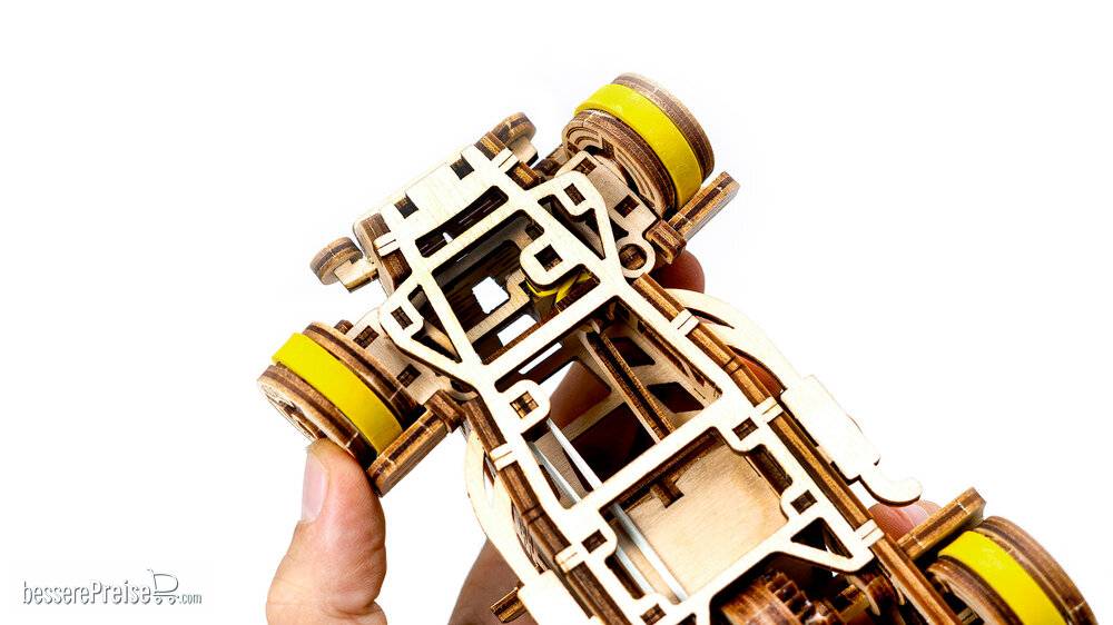 Revell 00615 Tiny Adventures – Roadster En Bois échelle 1/32 – Moteur Pull Back & Go – 16,6 Cm – Maquette Fun Et Facile à Monter