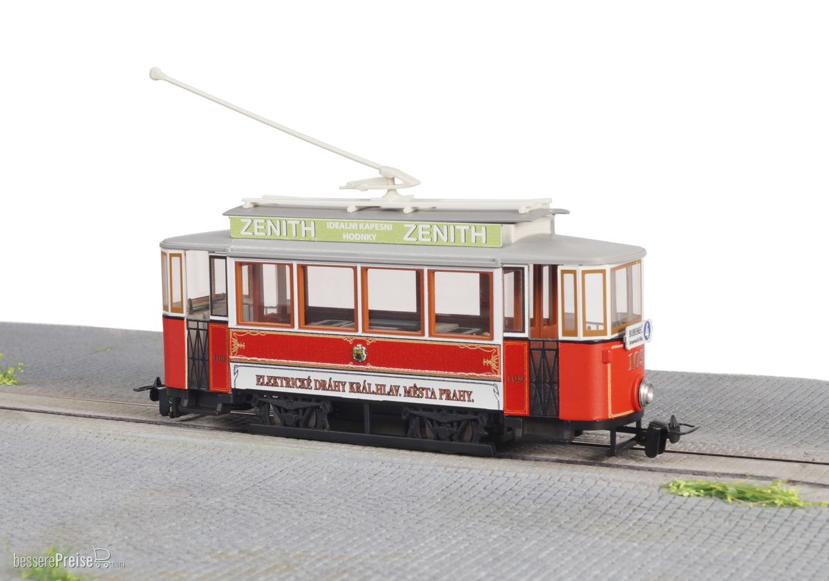 Oldtimer Straßenbahn Prag, Tw 109, rot-weiss, mit Antrieb