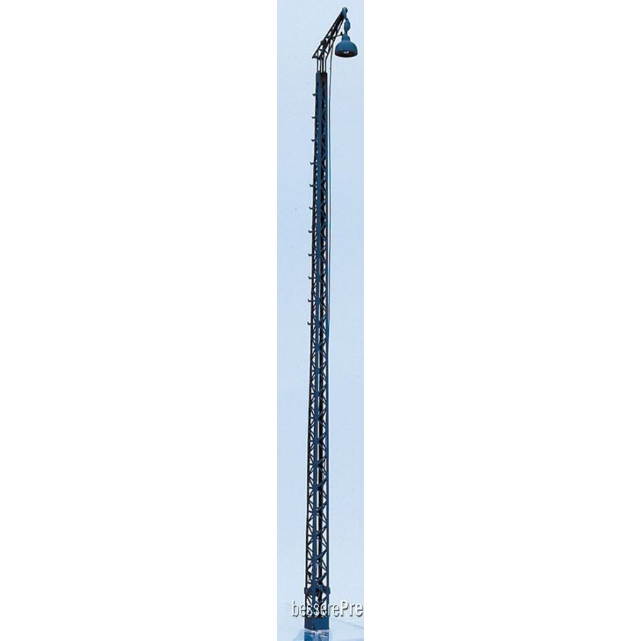 Weinert 0 2522 - Bahnhofslampe auf Gittermast beleuchtet | Modellbahn | Modelleisenbahn