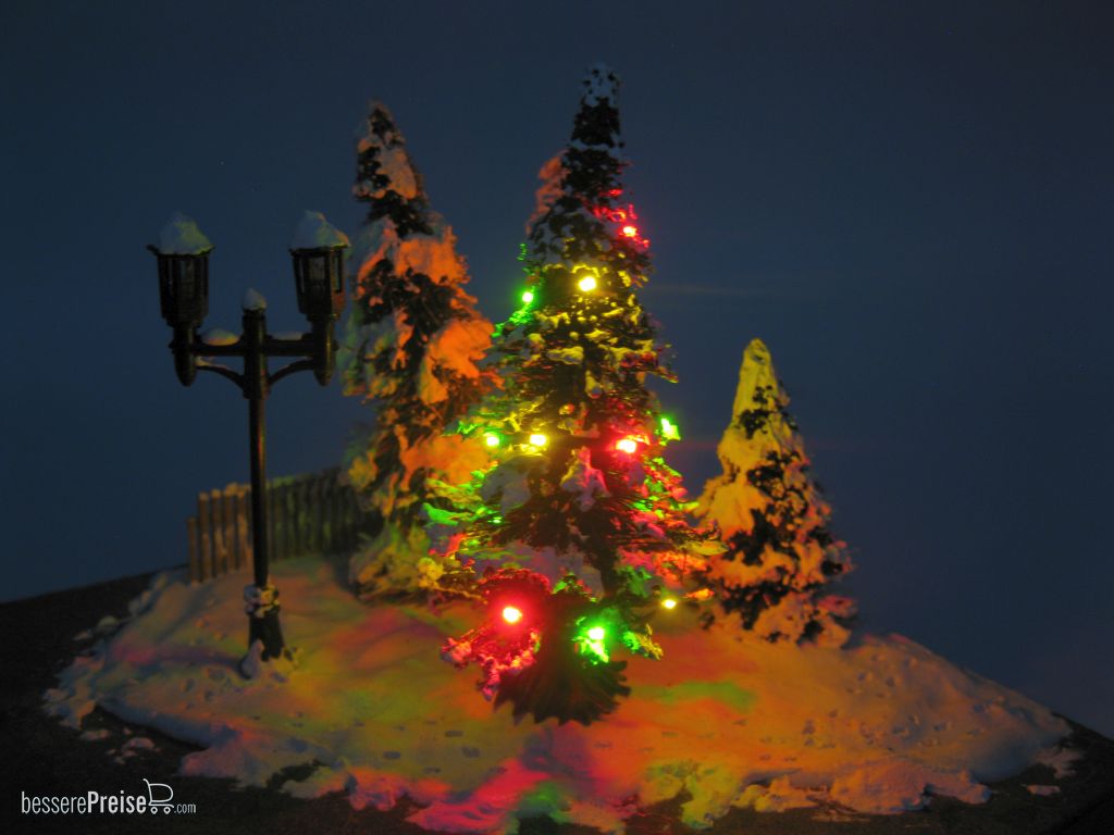 Schönwitz Weihnachtsbaum H0 – Schnee und Lichterkette gelb grün rot beleuchtet