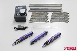 Starter-Set, 500-type Shinkansen EVA Inhalt: 1x 500 Type Shinkansen EVA (#7297637) Gleisoval: 8 x Gleis gebogen R195-45° (#7297002), 4 x Gleis gerade, 220 mm (#7297009), 1 x Kompakt-Fahr…