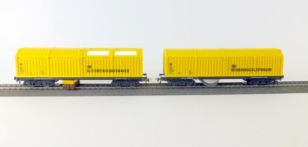 Lux H0 (1:87) 9632 - H0-Doppelpack Trix-Express: Gleisstaubsaugerwagen (Art. 8832) und Schienenpolierwagen (Art.9132) als Set | Modellbahn |