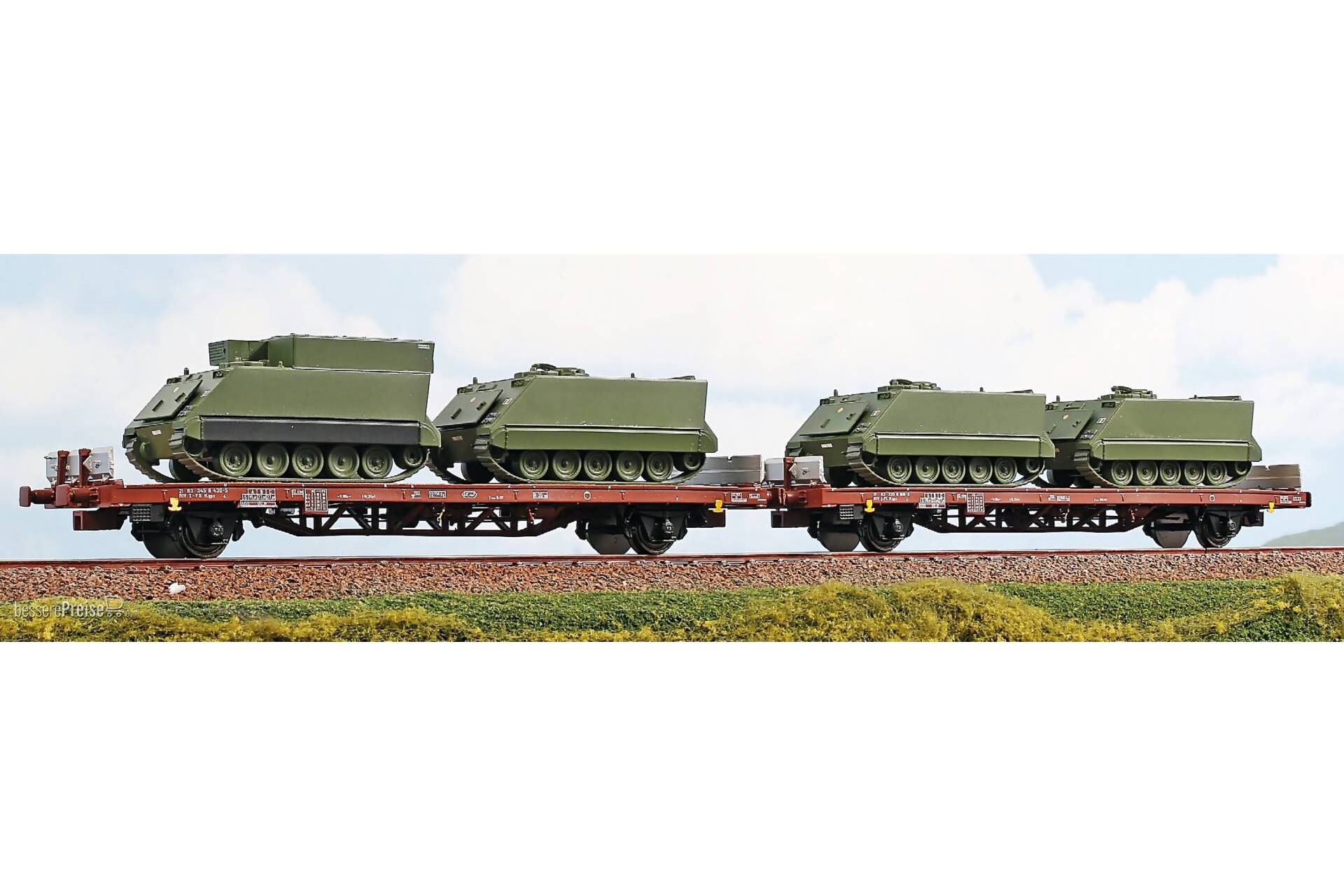 Militärttransport mit M113 und M577 - zwei Kgps-Panzern, beladen mit Militärfahrzeugen, drei M113 und einem M577 -Ep.IV
