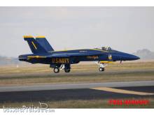 Revell 05613 - Geschenkset Blue Angels - 80 Jahre Revell Modellbausatz mit Basiszubehör