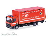 Herpa 099226 - Mercedes-Benz Atego 13 Koffer-LKW mit Ladebordwand Feuerwehr Frankfurt/GW-Öl