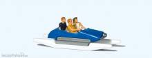 Preiser 10682 - Familie im Tretboot (1)