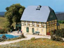 Auhagen 11359 - Großes Bauernhaus mit Stall und Schauer