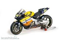 Minichamps 122021096 - HONDA RC211V - VALENTINO ROSSI - TEAM REPSOL HONDA - VALENTINO ROSSI - WORLD CHAMPION 2002 - DIRTY VERSION