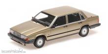 Minichamps 155171700 - VOLVO 740 GL - 1986 - GOLD