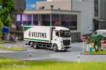 Faller 161439 - LKW MB Actros Streamspace Kofferaufbau Veltins Gettränke (HERPA)