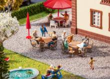 Faller 180957 - 2 Tische und 12 Stühle
