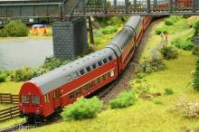 Kres 1972D - 5teiliger Doppelstockgliederzug DGBgqe, mit Steuerabteil, rot, DR Epoche IV, digital