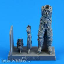 Aerobonus 320.152 - 1:32 Luftwaffe WWII Pilot with a parachute