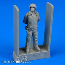 Aerobonus 480.066 - 1:48 Soviet air force fighter pilot