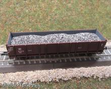 Modellbahn-Bachmann 2090405 - Schotter Granit (magnetisch) für Hädl, für den 2-achs. off. Güterwagen Omlu (Art.-Nr. 11563 u.ä.)