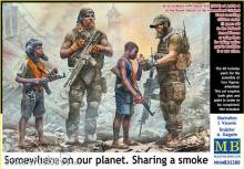 Master Box Ltd. MB35200 - Somewhere on our planet. Sharing a smoke in 1:35