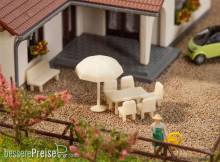 Faller 272905 - Tische, Stühle, Sonnenschirme