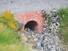 Juweela 28287 - 1:87 Wasserdurchlaß klein, Ziegel rot, 4x