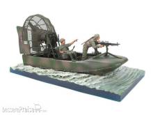 Hobby Fan HF083 - Aircat Airboat Base with 2 Figures (the boat is not included) in 1:35