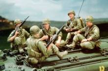 Hobby Fan HF515 - 1:35 U.S. Marine Corps LVTP5A1-5 Figures only