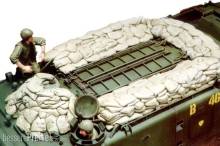 Hobby Fan HF516 - U.S.Marine LVTP5 Crew & Sandbags