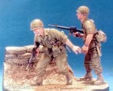 Hobby Fan HF539 - 1:35 101 Airborne 1965-1966- 2 Figures w/Base