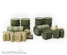 Tamiya 300032510 - 1:48 WWII Diorama-Set Fässer&Kanister