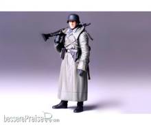 Tamiya 300036306 - 1:16 WWII Figur Dt.Soldat m.Mantel u.MG