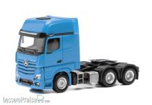 Herpa 317917-002 - Mercedes-Benz Actros L Gigaspace Zugmaschine 3achs (6x4), lichtblau